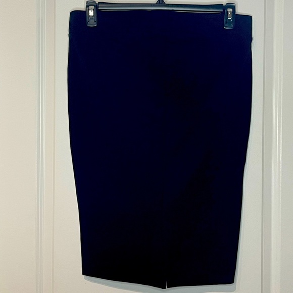 NWOT Torrid Pencil Skirt. 6” Back Slit. 26” Length. Torrid Size 0=12 - Picture 4 of 5